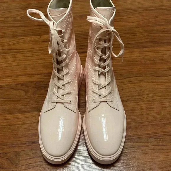 Stuart Weitzman Mckenzee Croc Embossed Leather Ankle Boots, size 40 - Picture 5 of 14